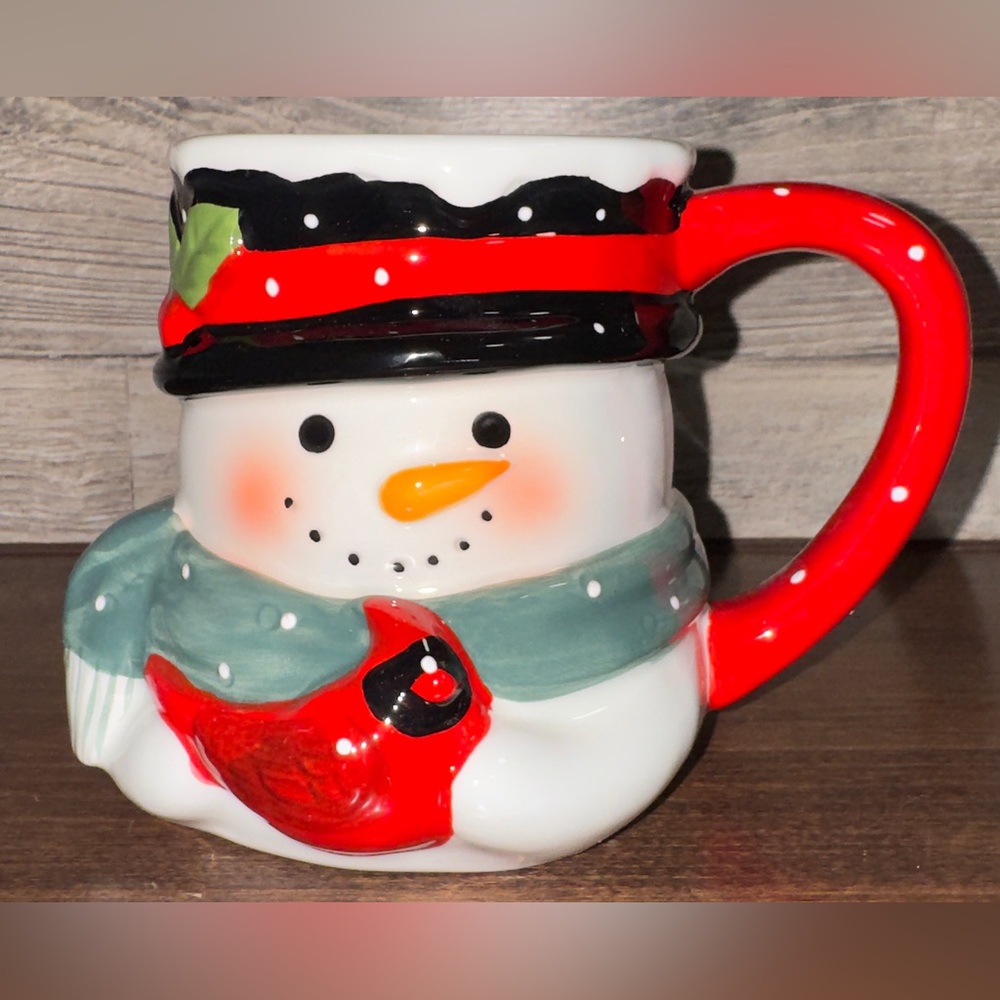 Super Cute 🥰 FESTIVE CHRISTMAS
SNOWMAN W/ RED CARDINAL MUG by Dwell Essentials
